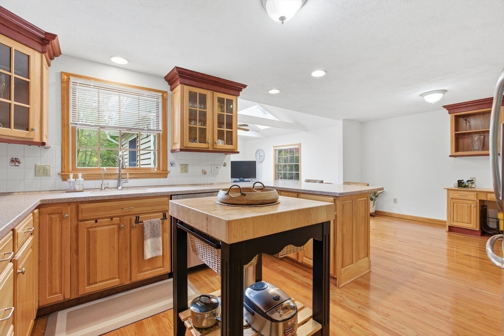 2 Sandspur Ln, North Reading, MA Photo #13