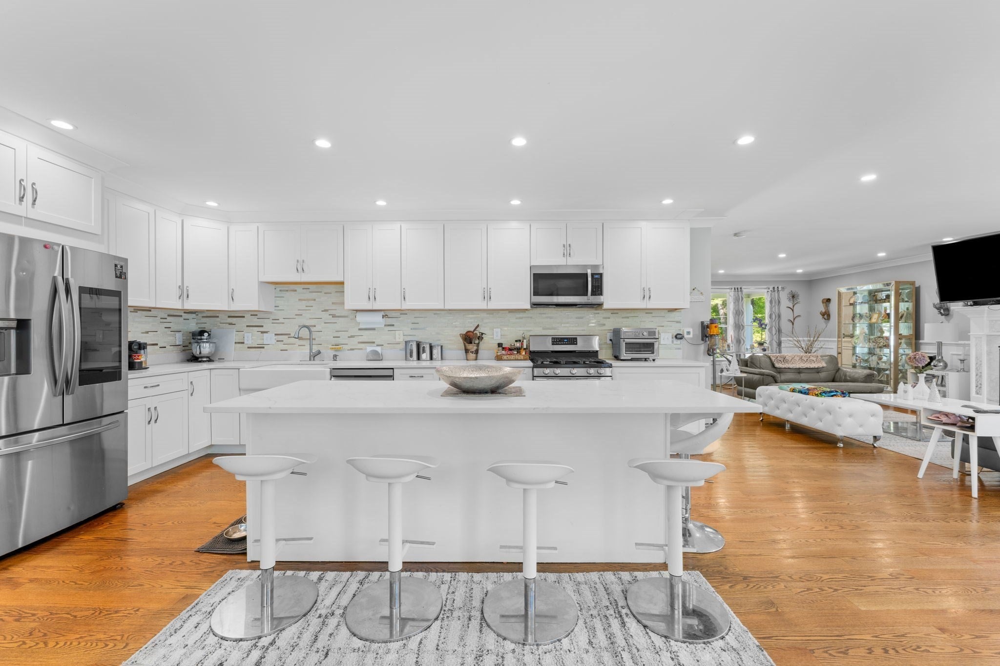 22 Jacobs Rd, Southbridge MA 01550