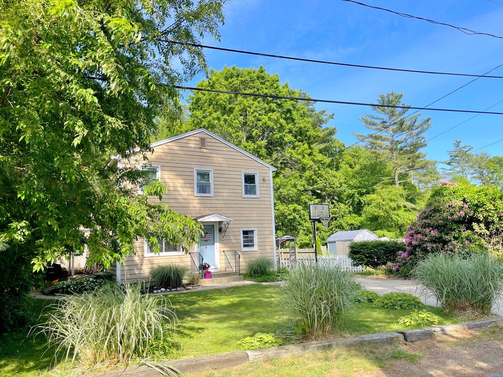 8 Sandy Lane