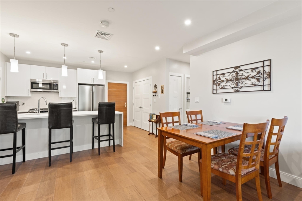 425 Lagrange St 203