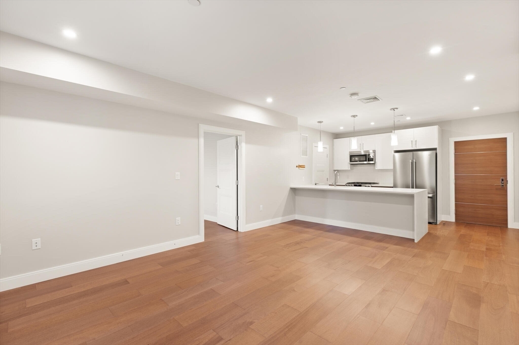 425 Lagrange St 203
