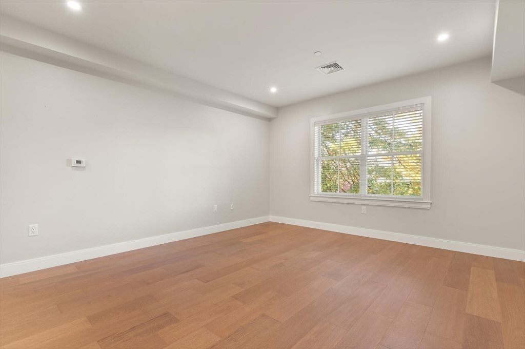 425 Lagrange St 203