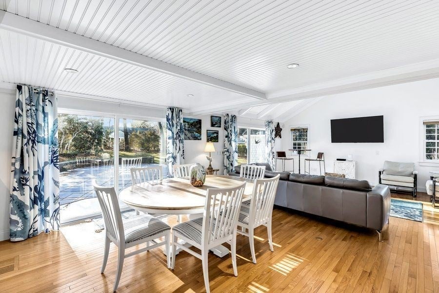764 Riverview Dr