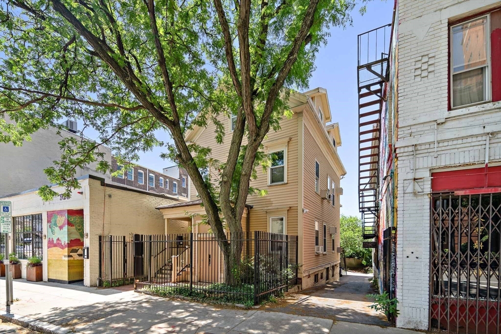 930 Massachusetts