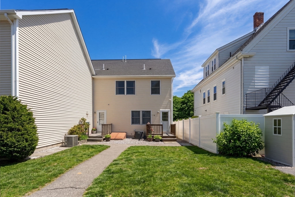 100 Railroad St 100