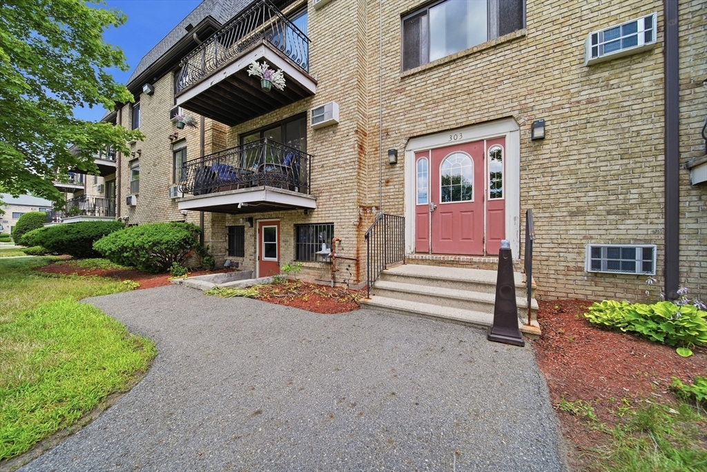 303 Pawtucket Blvd 14
