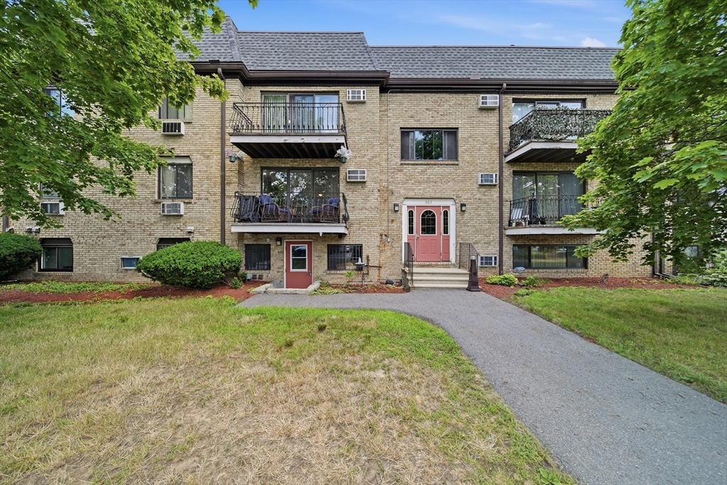 303 Pawtucket Blvd 14