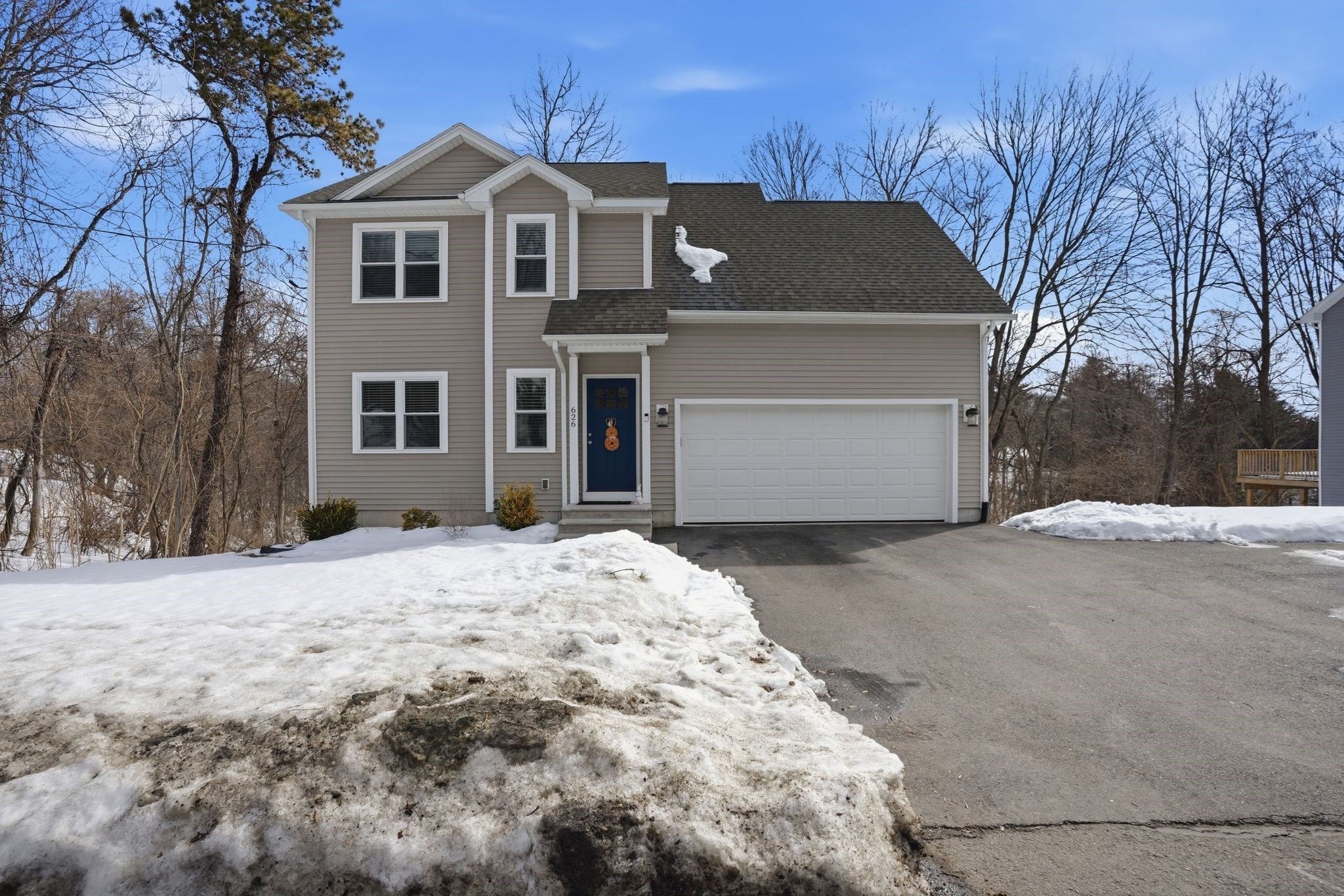 Click for 626 Sheridan St, Chicopee, MA slideshow