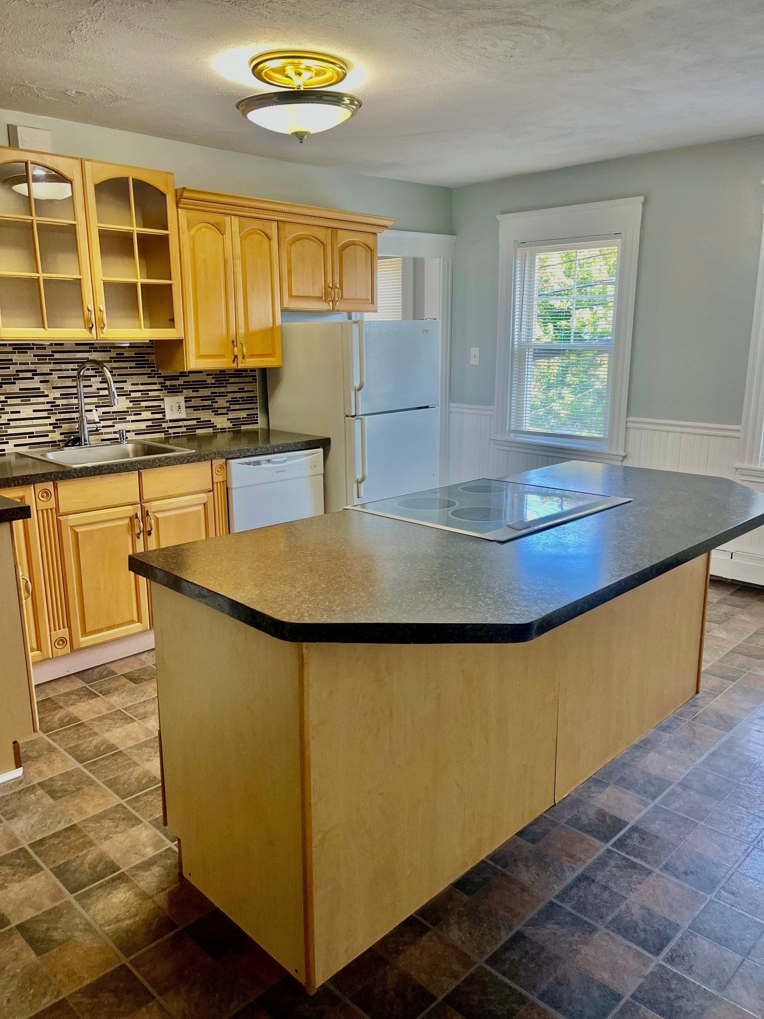 Photo of 70 Park St, Stoughton, MA