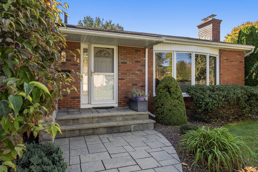 14 Woodbridge St