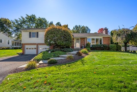 14 Woodbridge St Holyoke MA 01040