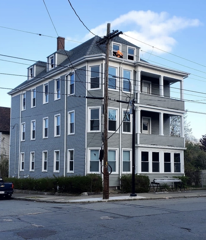 Click for 940 County St #3, New Bedford, MA slideshow