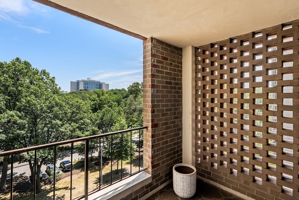 33 Pond Ave 603