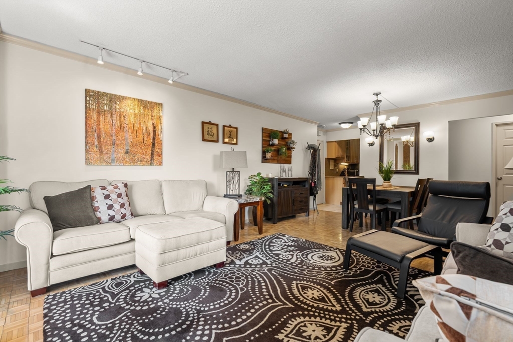 33 Pond Ave 603