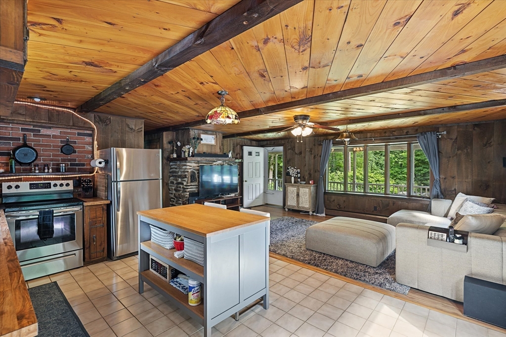 26 Bay Path Rd