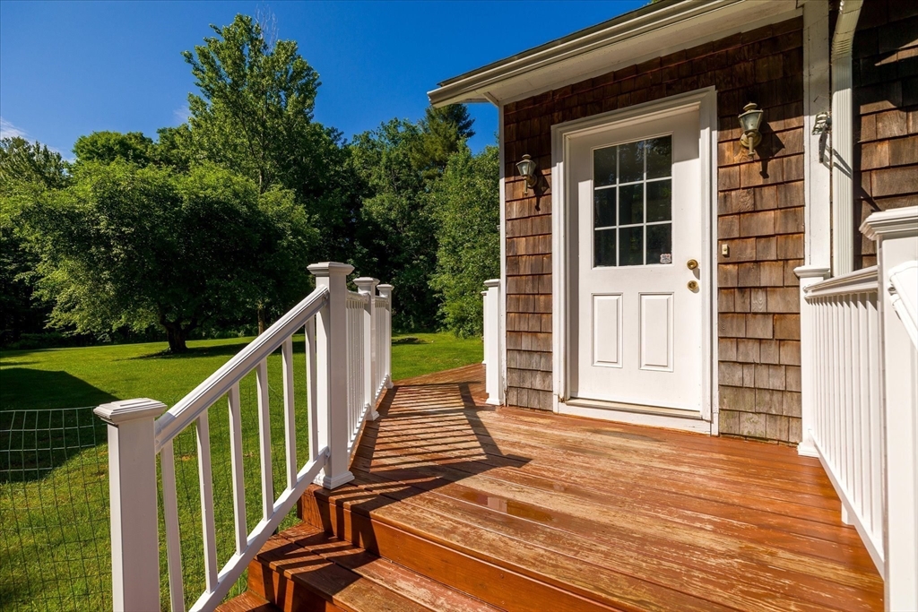 26 Bay Path Rd