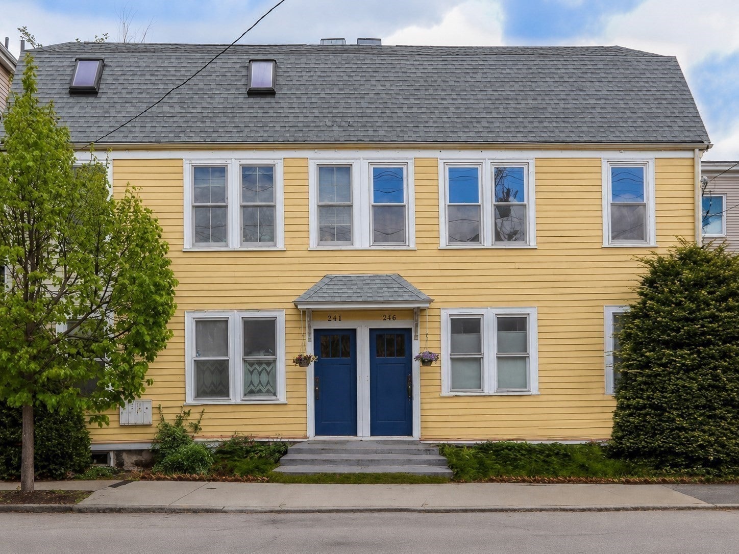 Click for 246 Cypress St #4, Brookline, MA slideshow