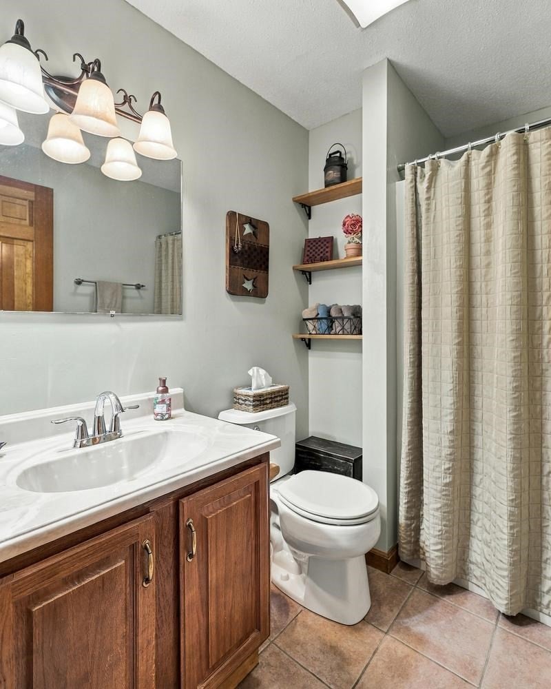 29 Hill Terrace, Ludlow, MA Photo #24