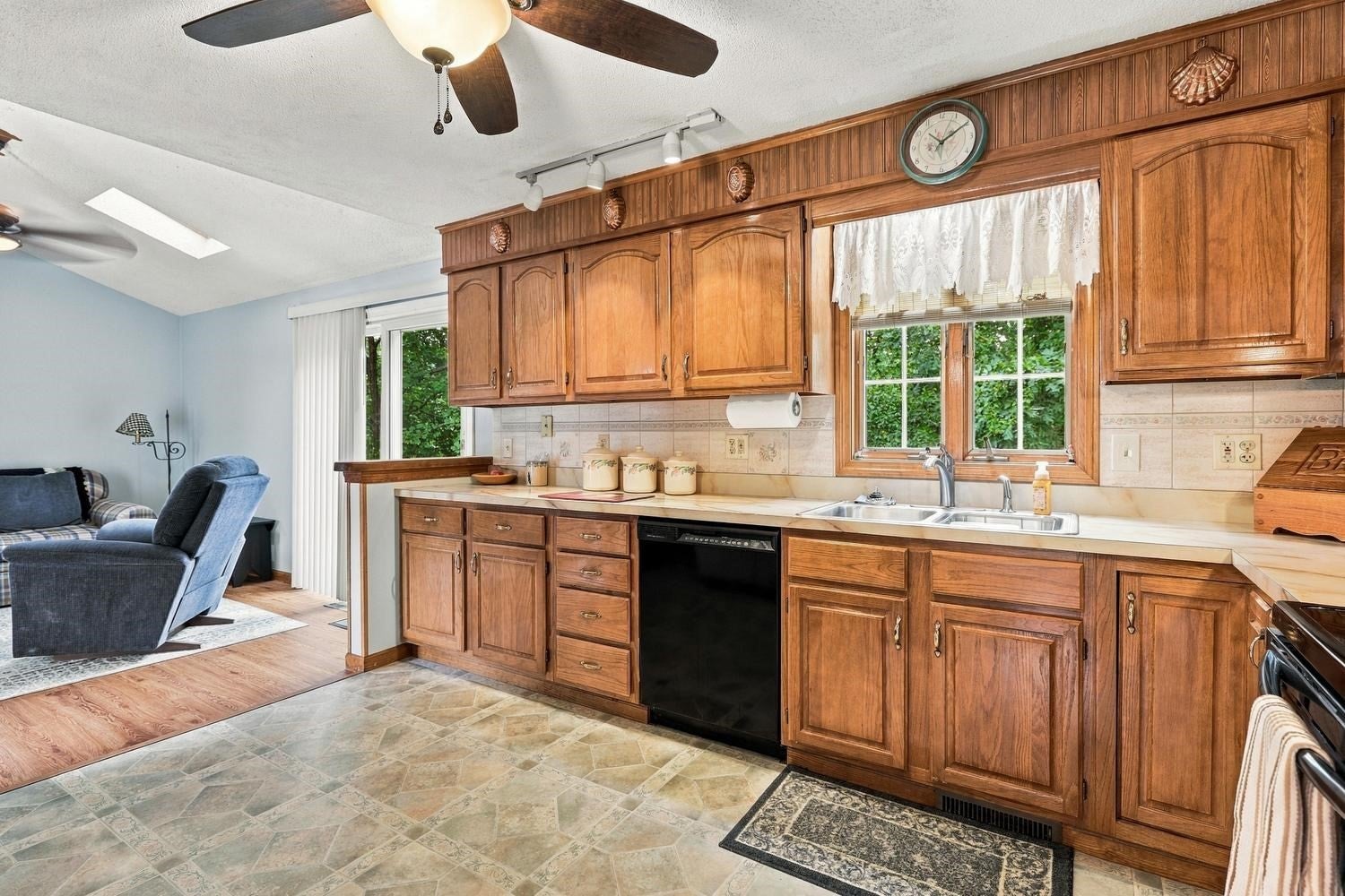 29 Hill Terrace, Ludlow, MA Photo #18