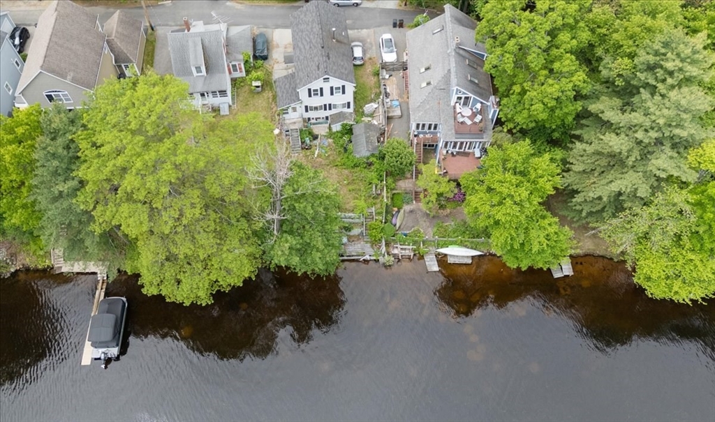 12 Shore Rd