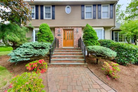 15 Bailin Dr Worcester MA 01604