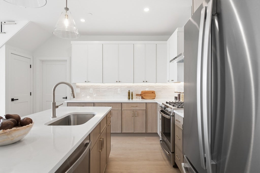 28 Geneva St 205R