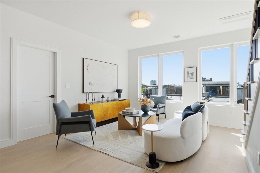 28 Geneva St 205R