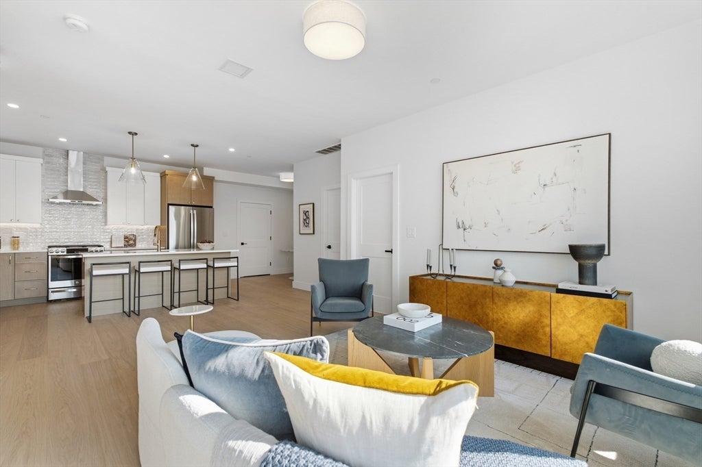 28 Geneva St 205R