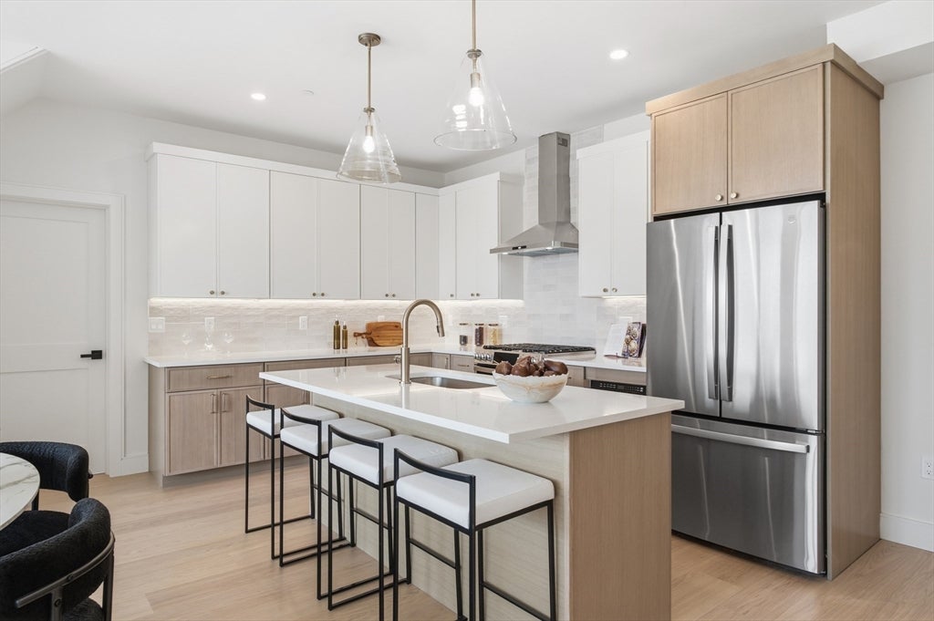 28 Geneva St 205R
