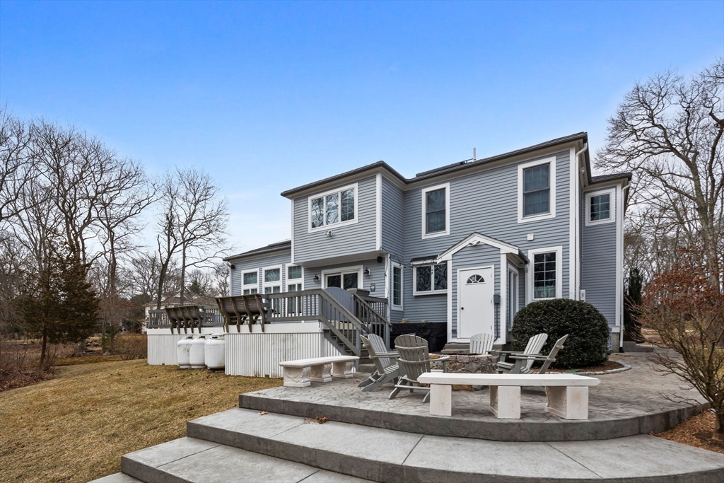 33 Gulf Hill Dr