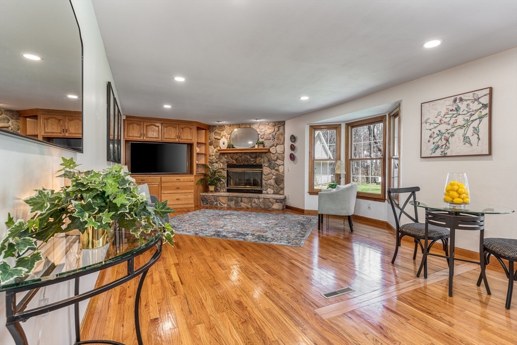 4 Mark Twain Dr