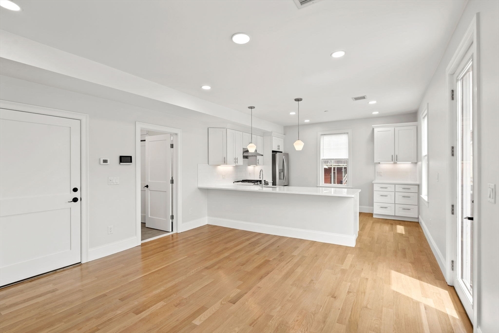 4 Wakefield Ave #4, Wakefield, MA Photo #5