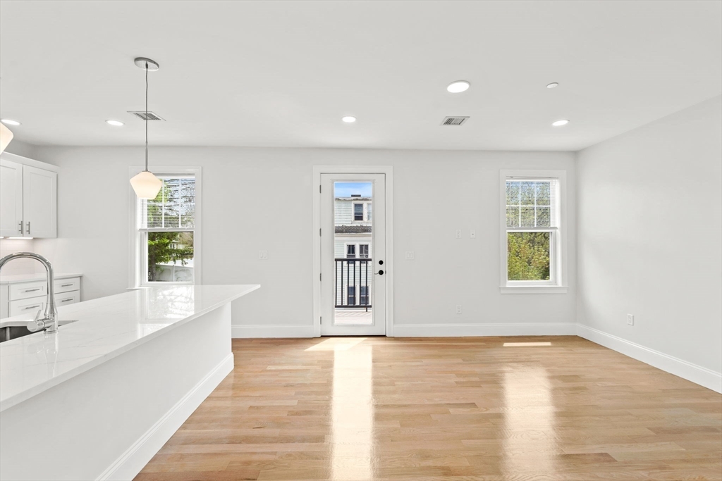 4 Wakefield Ave #4, Wakefield, MA Photo #7