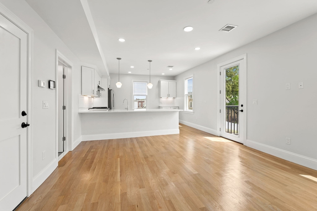 4 Wakefield Ave #4, Wakefield, MA Photo #9