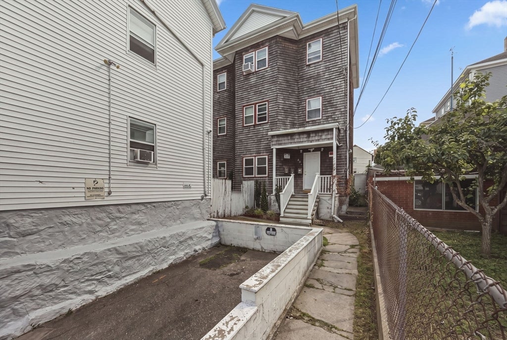 231 County St, Fall River, MA, 231 County St, Fall River, MA Photo #3