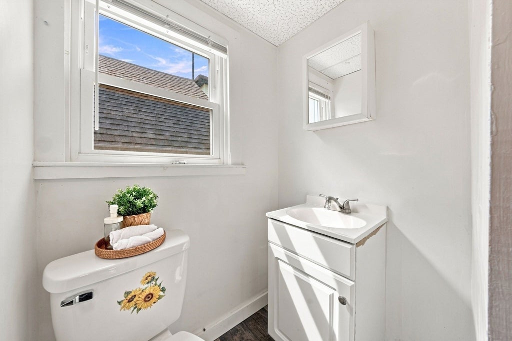 231 County St, Fall River, MA, 231 County St, Fall River, MA Photo #12