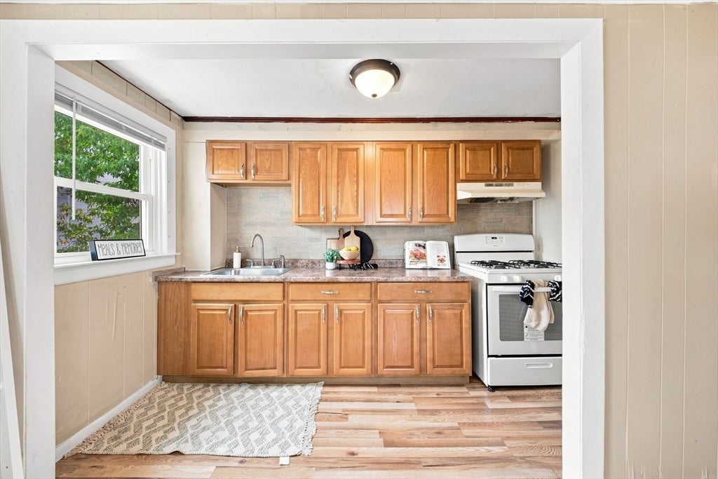 231 County St, Fall River, MA, 231 County St, Fall River, MA Photo #21