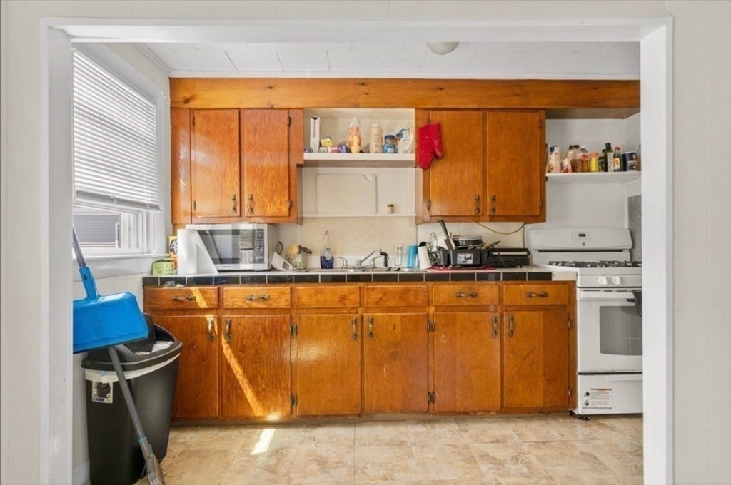 231 County St, Fall River, MA, 231 County St, Fall River, MA Photo #30