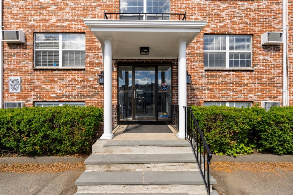 32 Bradford St