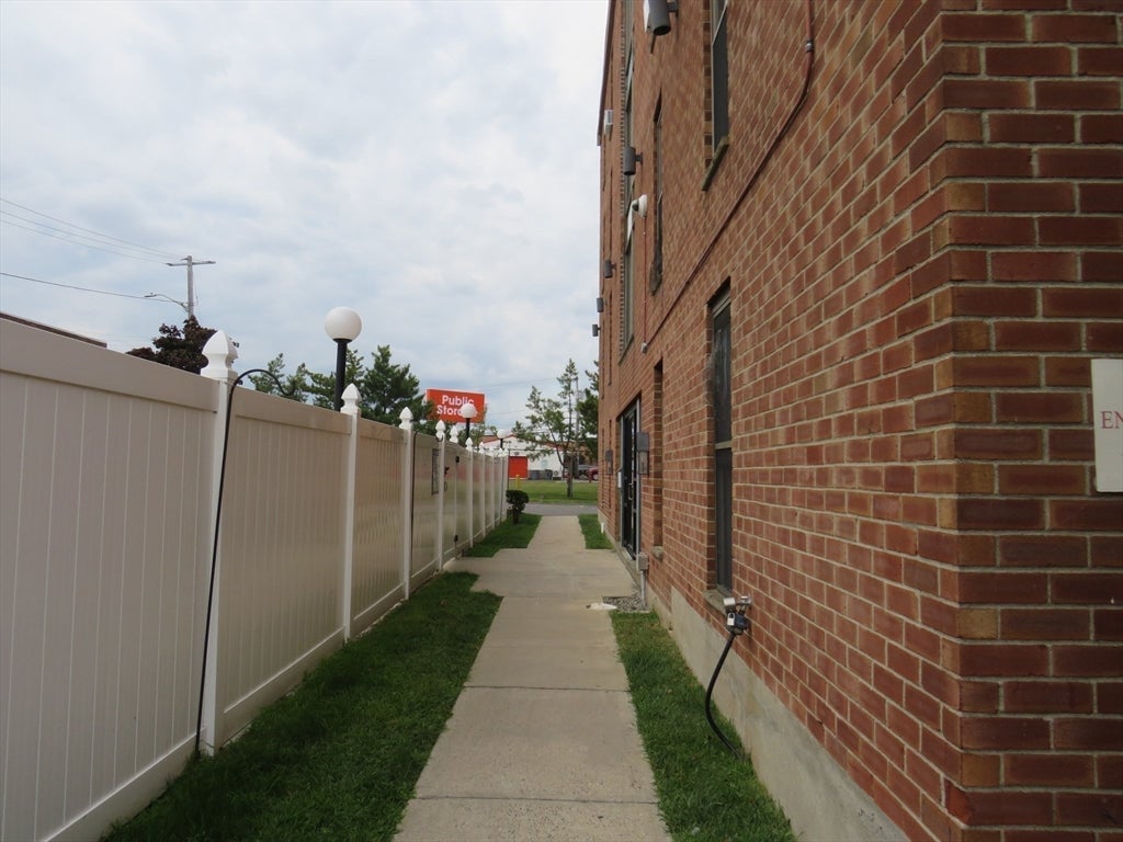 175 Ward St 32