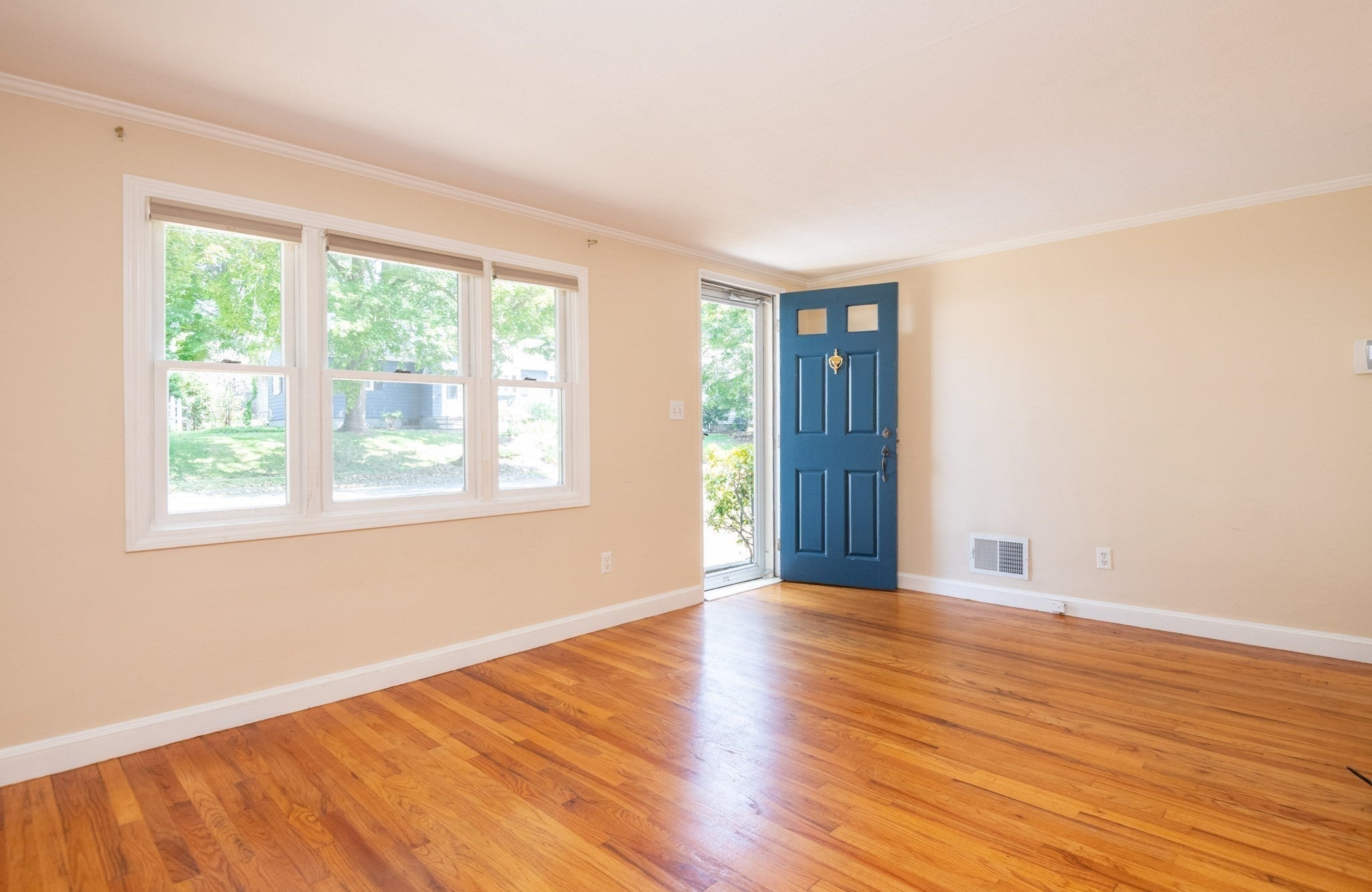 19 Penny Lane, Stoneham, MA Photo #4