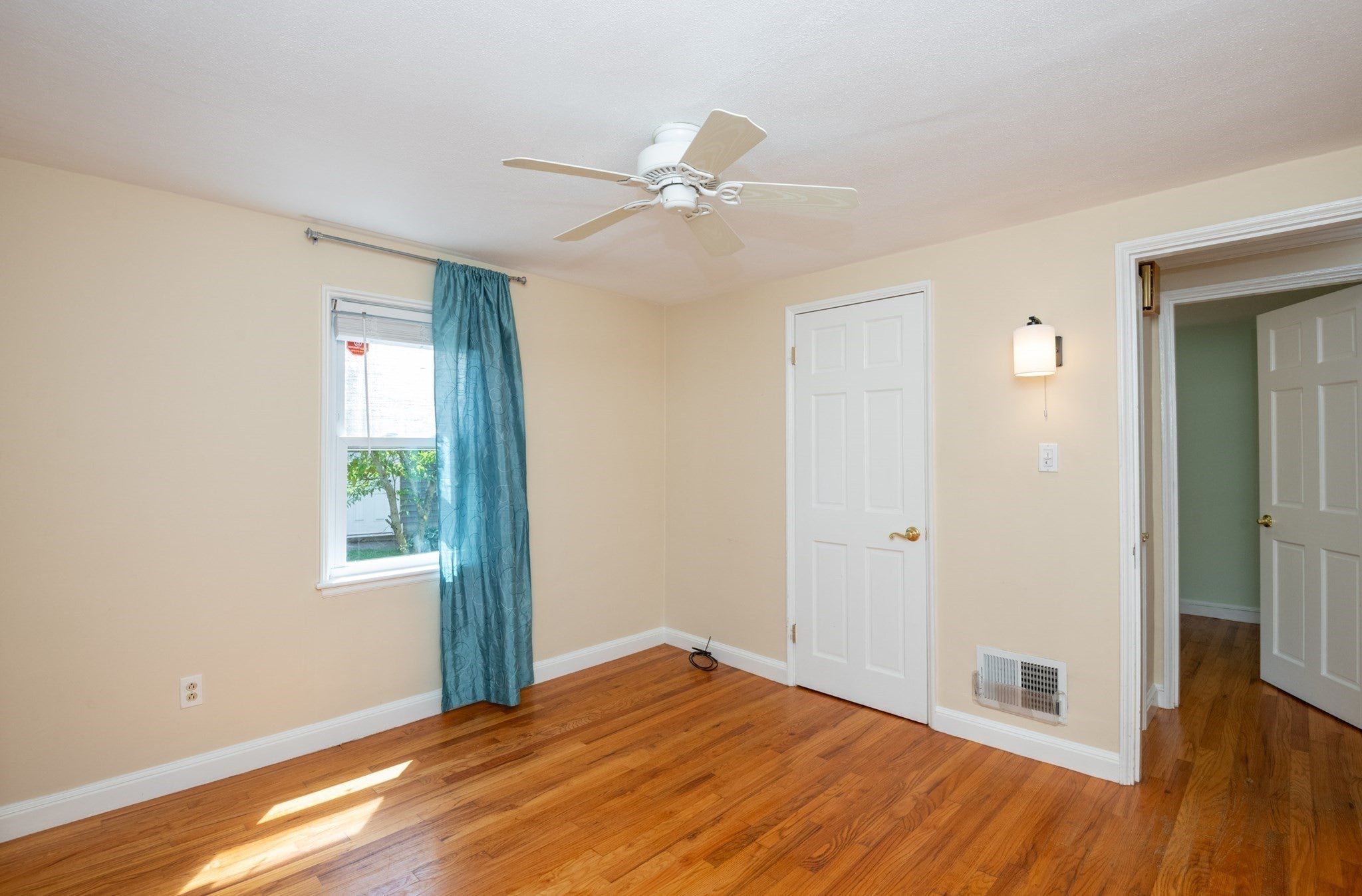 19 Penny Lane, Stoneham, MA Photo #14