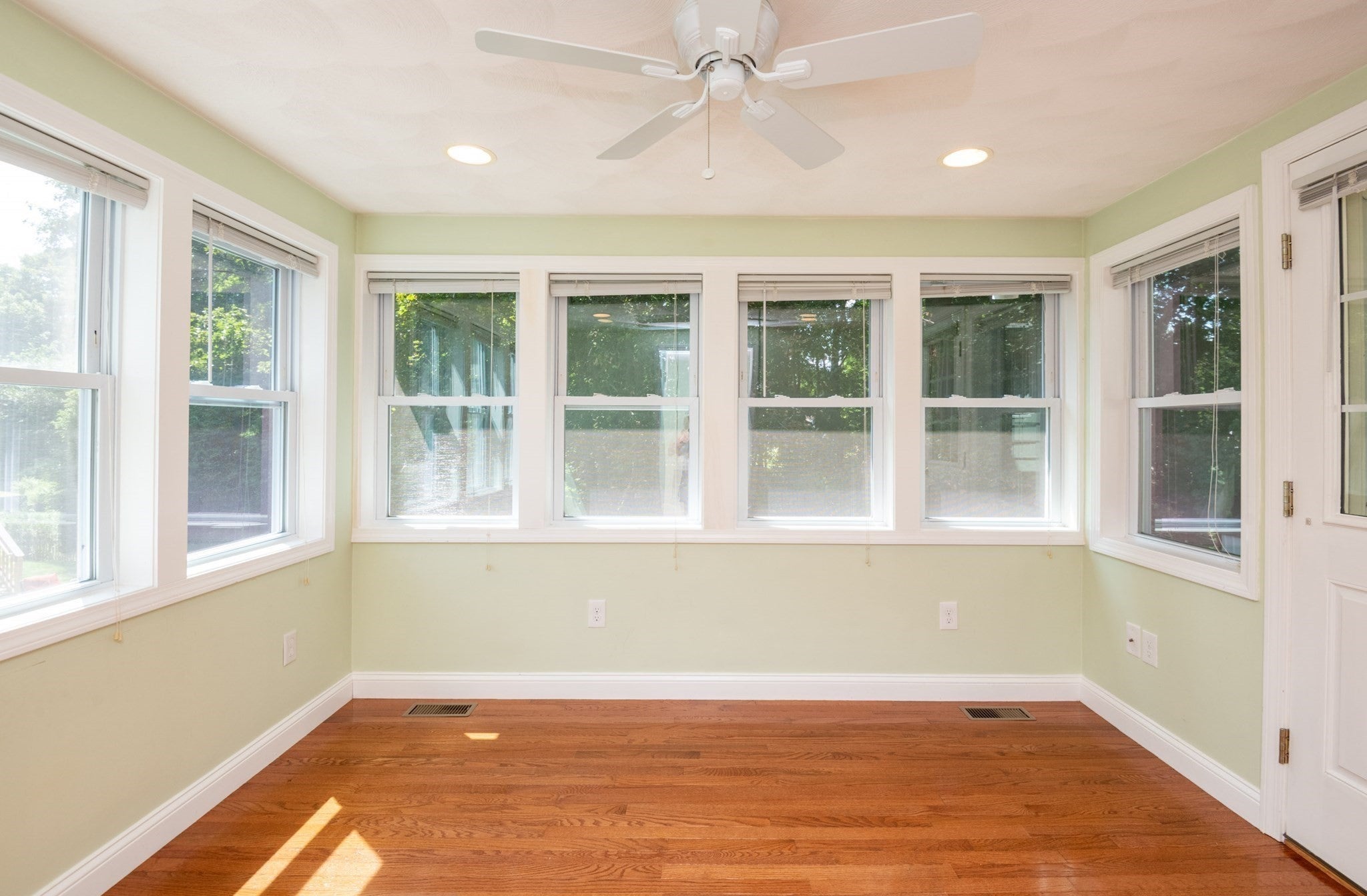 19 Penny Lane, Stoneham, MA Photo #17