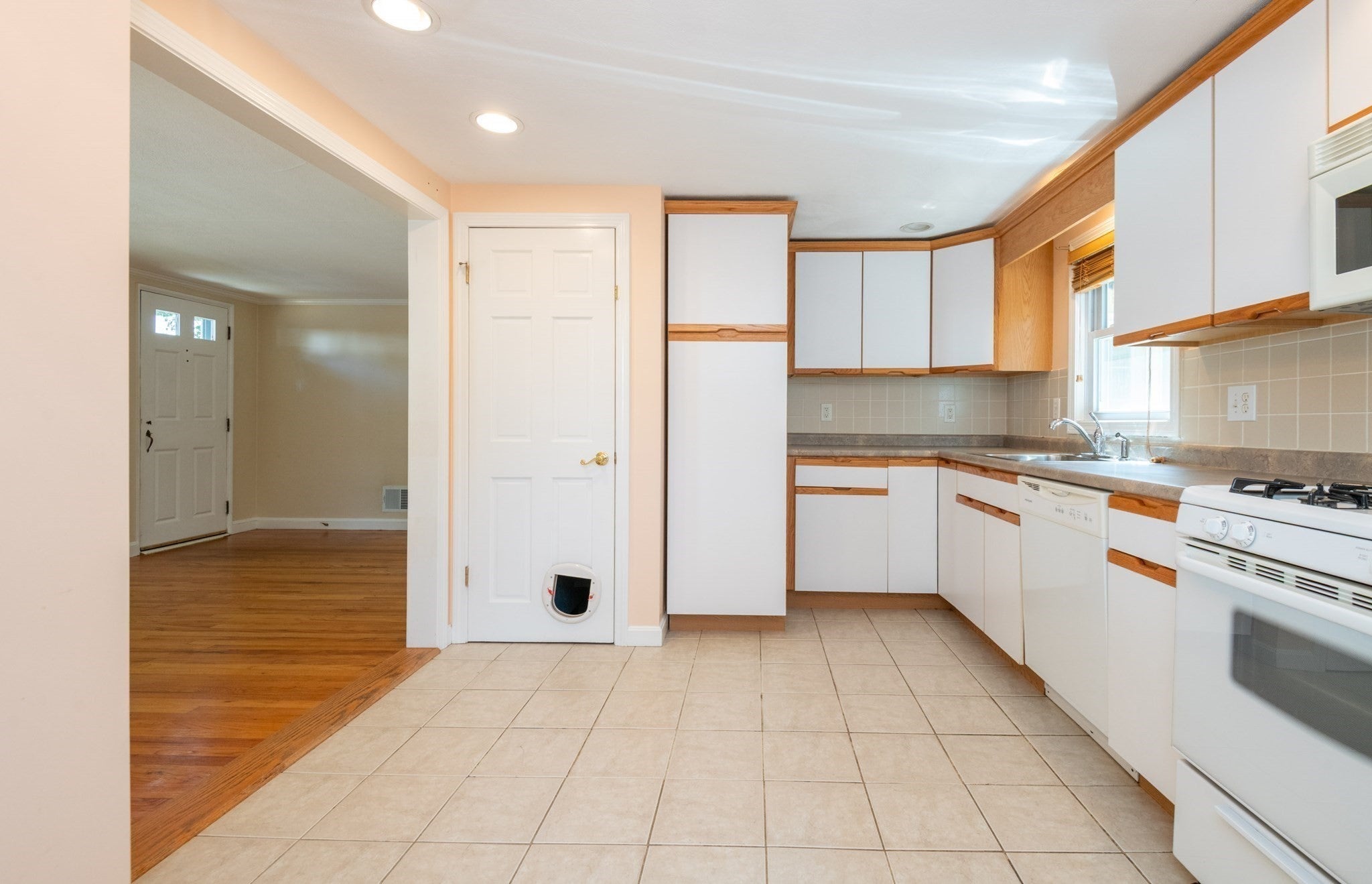 19 Penny Lane, Stoneham, MA Photo #8