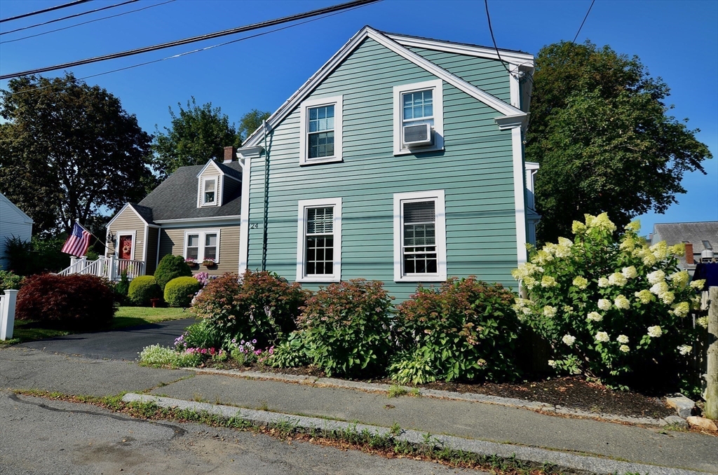 24 School St