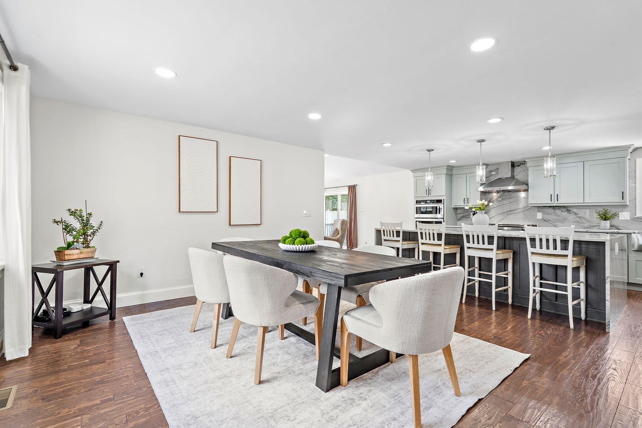 100 Muron Ave