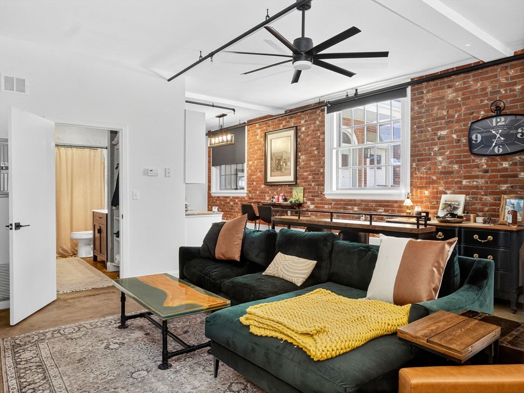 7 Crombie St 4