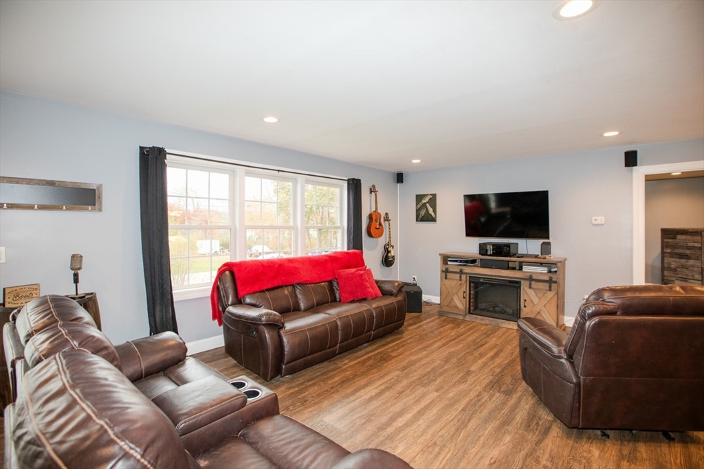 33 Rhinecliffe Road, Swansea, MA Photo #9