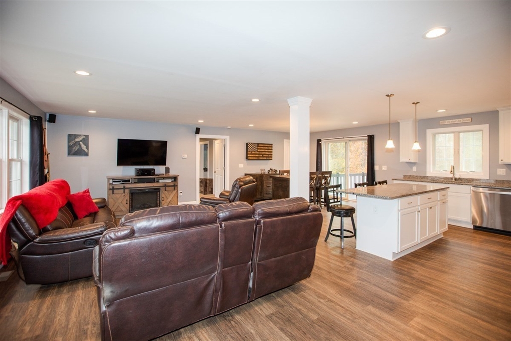33 Rhinecliffe Road, Swansea, MA Photo #10