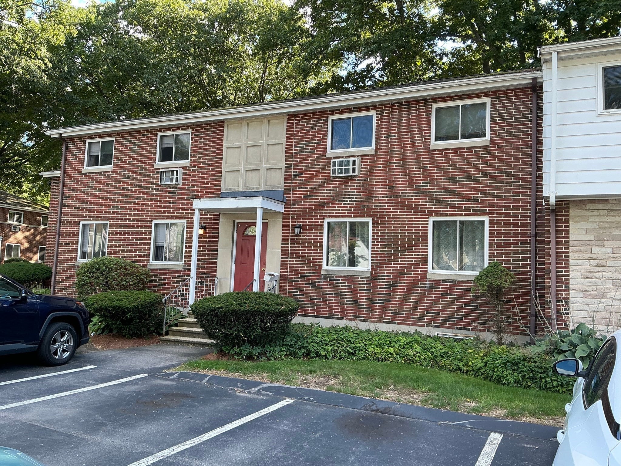 Photo of 7 Wilson Dr, Framingham, MA